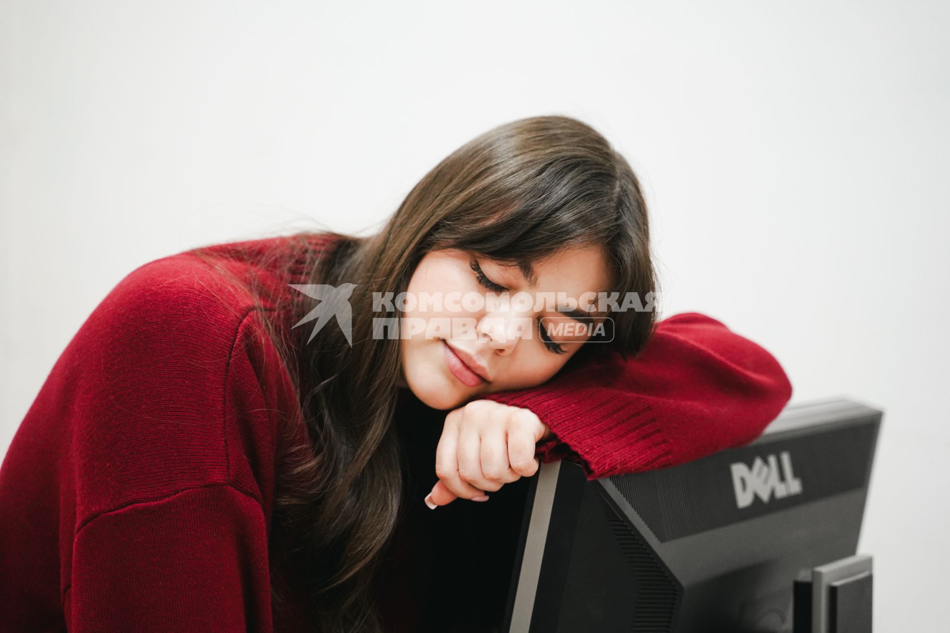 Девушка и компьютер