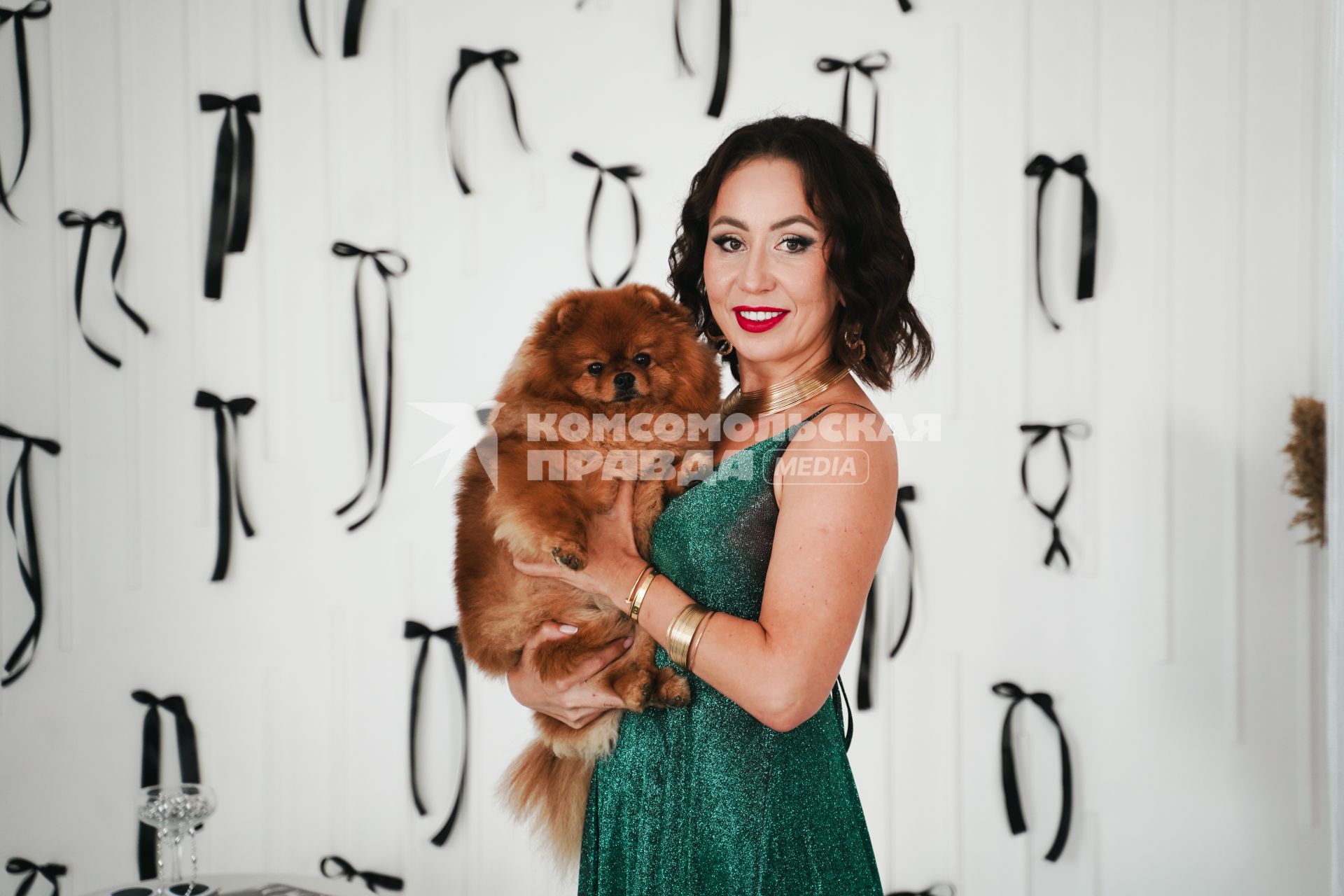 Девушка с собакой