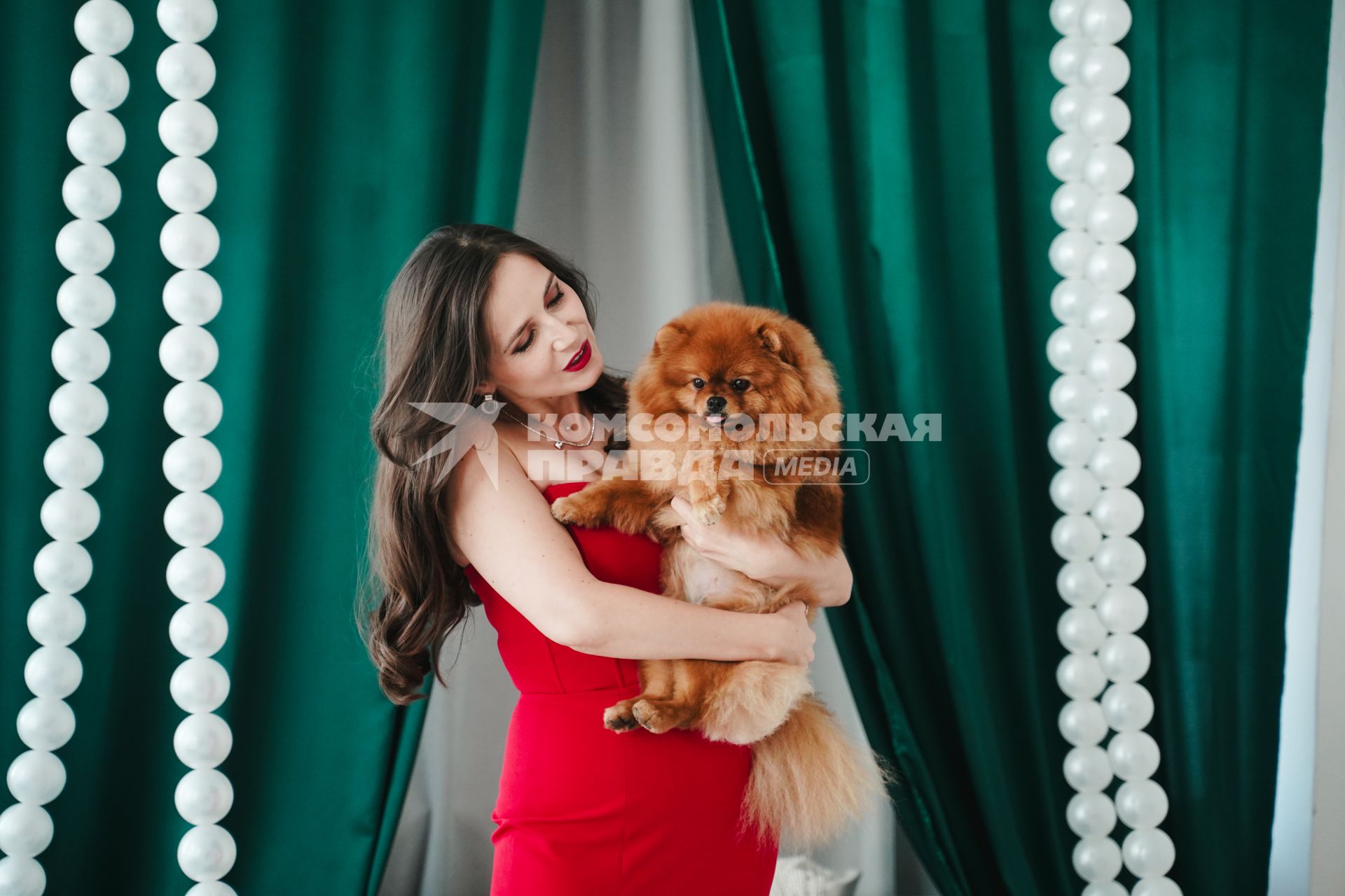 Девушка с собакой