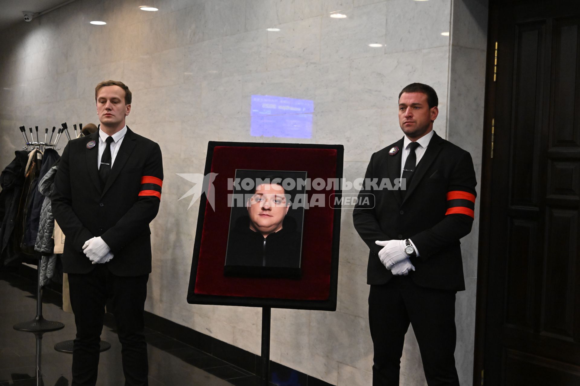 Прощание с актером Романом Поповым