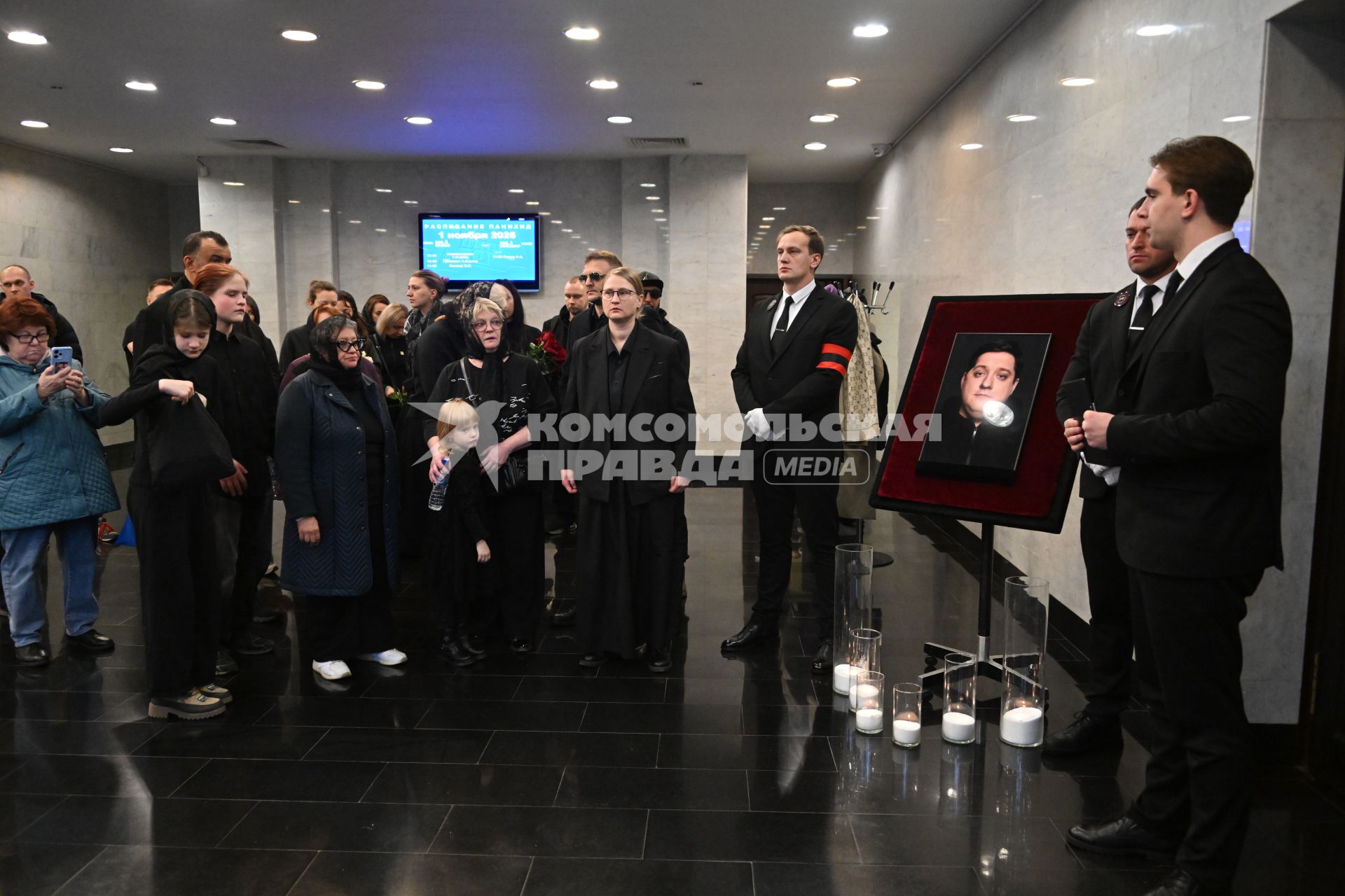 Прощание с актером Романом Поповым