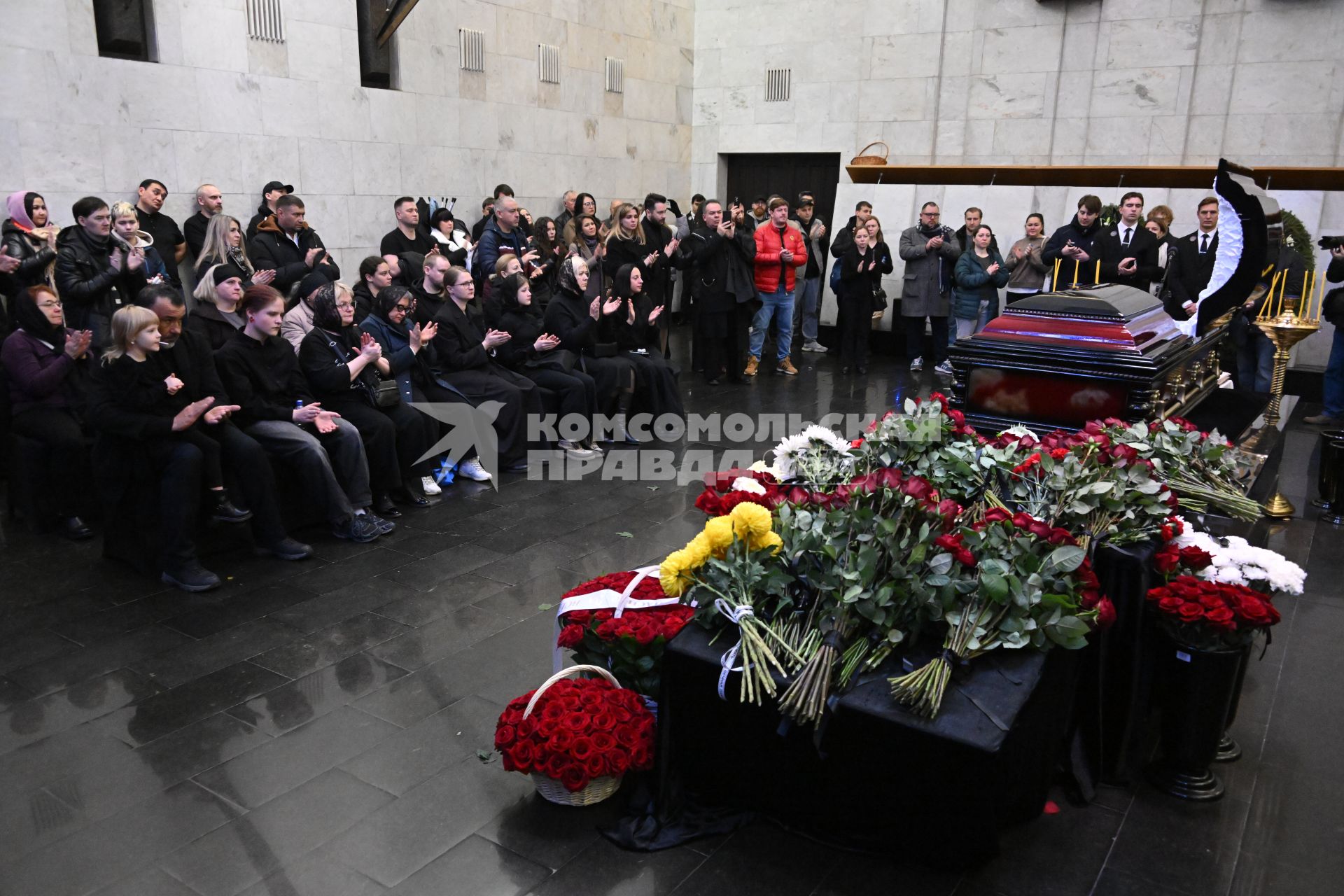 Прощание с актером Романом Поповым