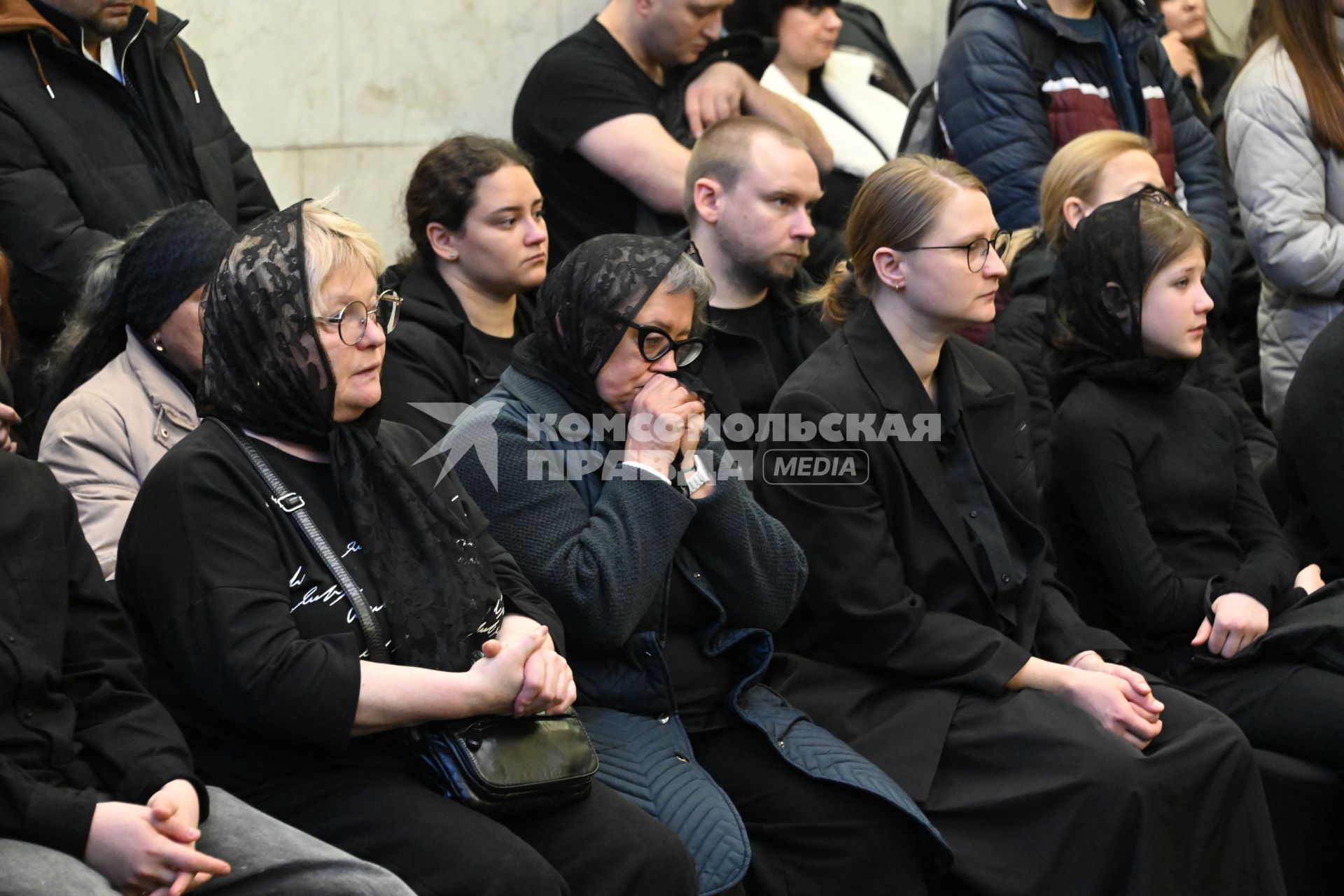 Прощание с актером Романом Поповым