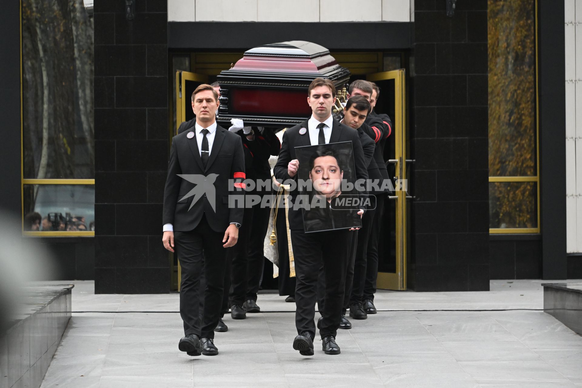 Прощание с актером Романом Поповым