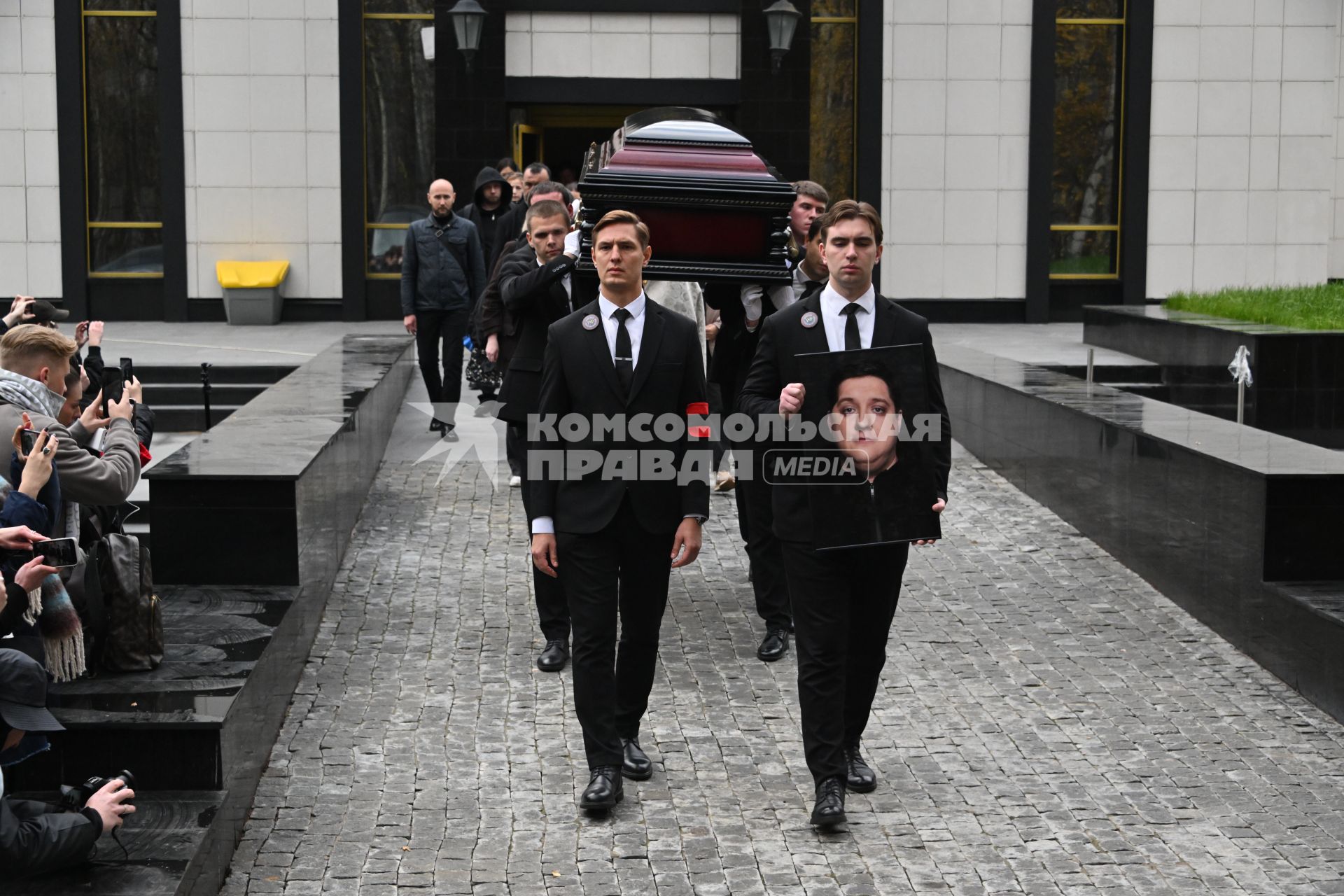 Прощание с актером Романом Поповым