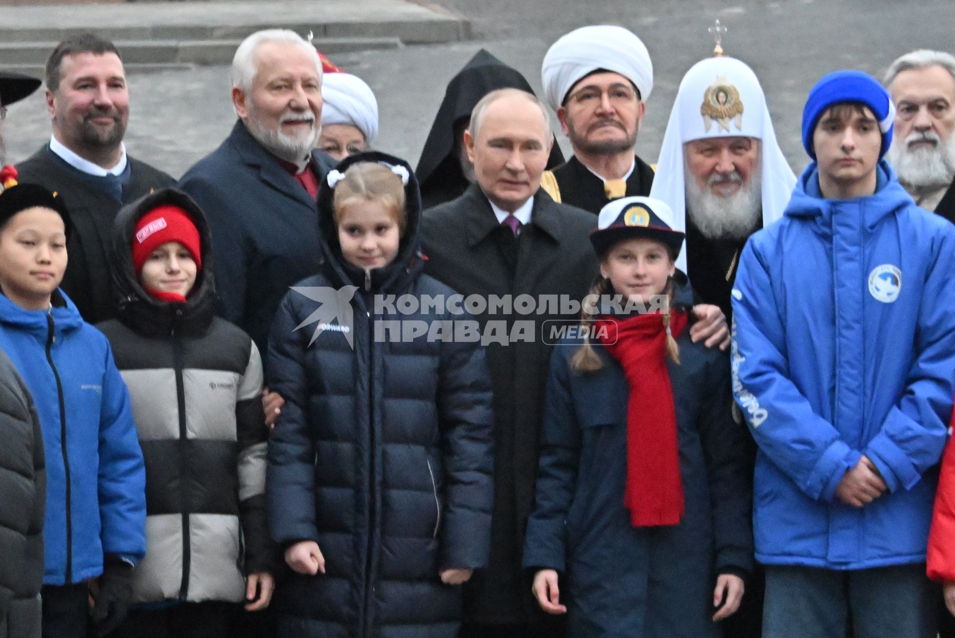 Возложение цветов к памятнику Минину и Пожарскому в Москве