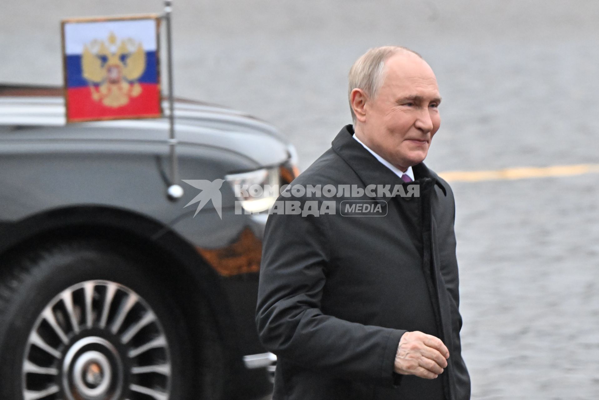 Возложение цветов к памятнику Минину и Пожарскому в Москве