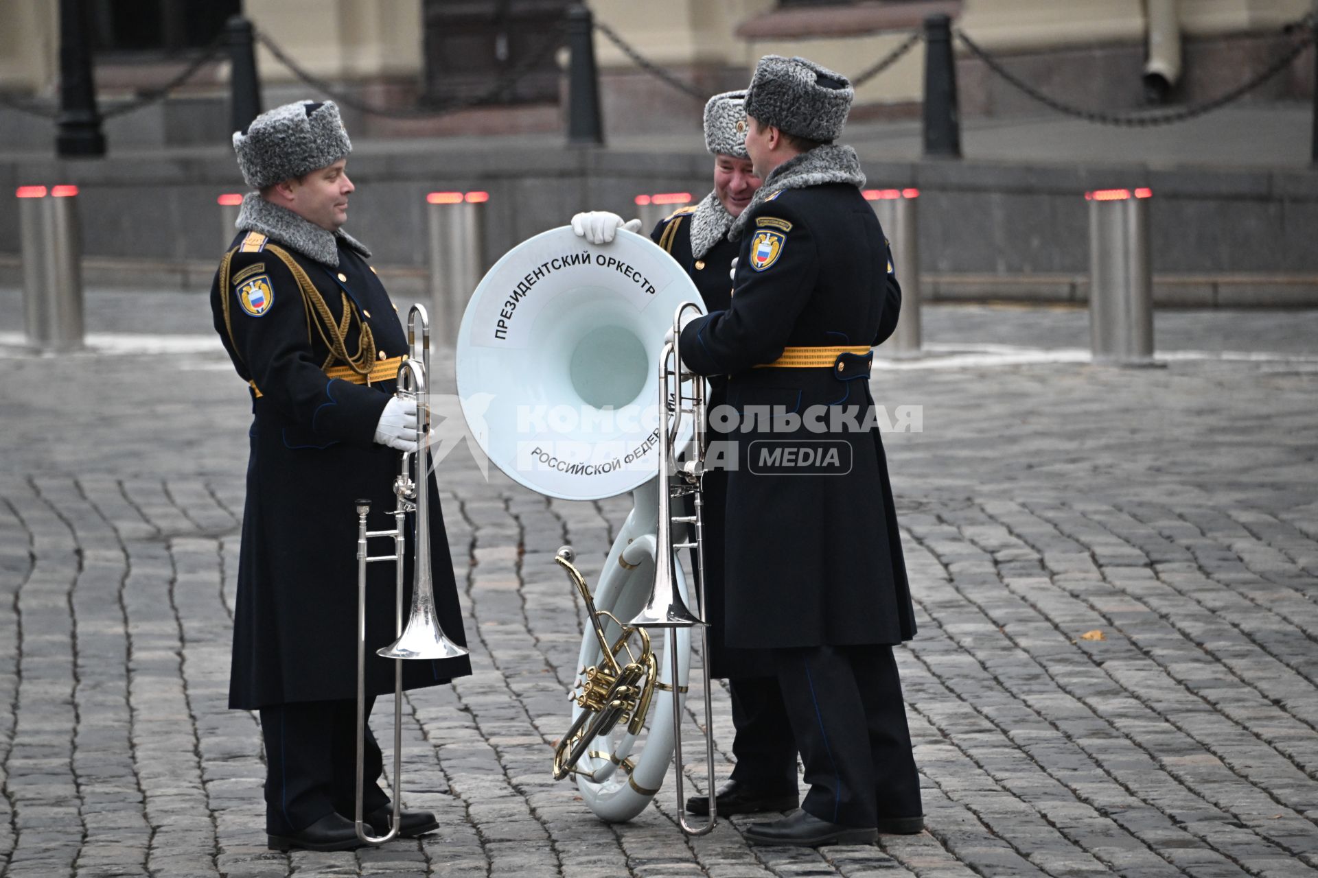 Возложение цветов к памятнику Минину и Пожарскому в Москве