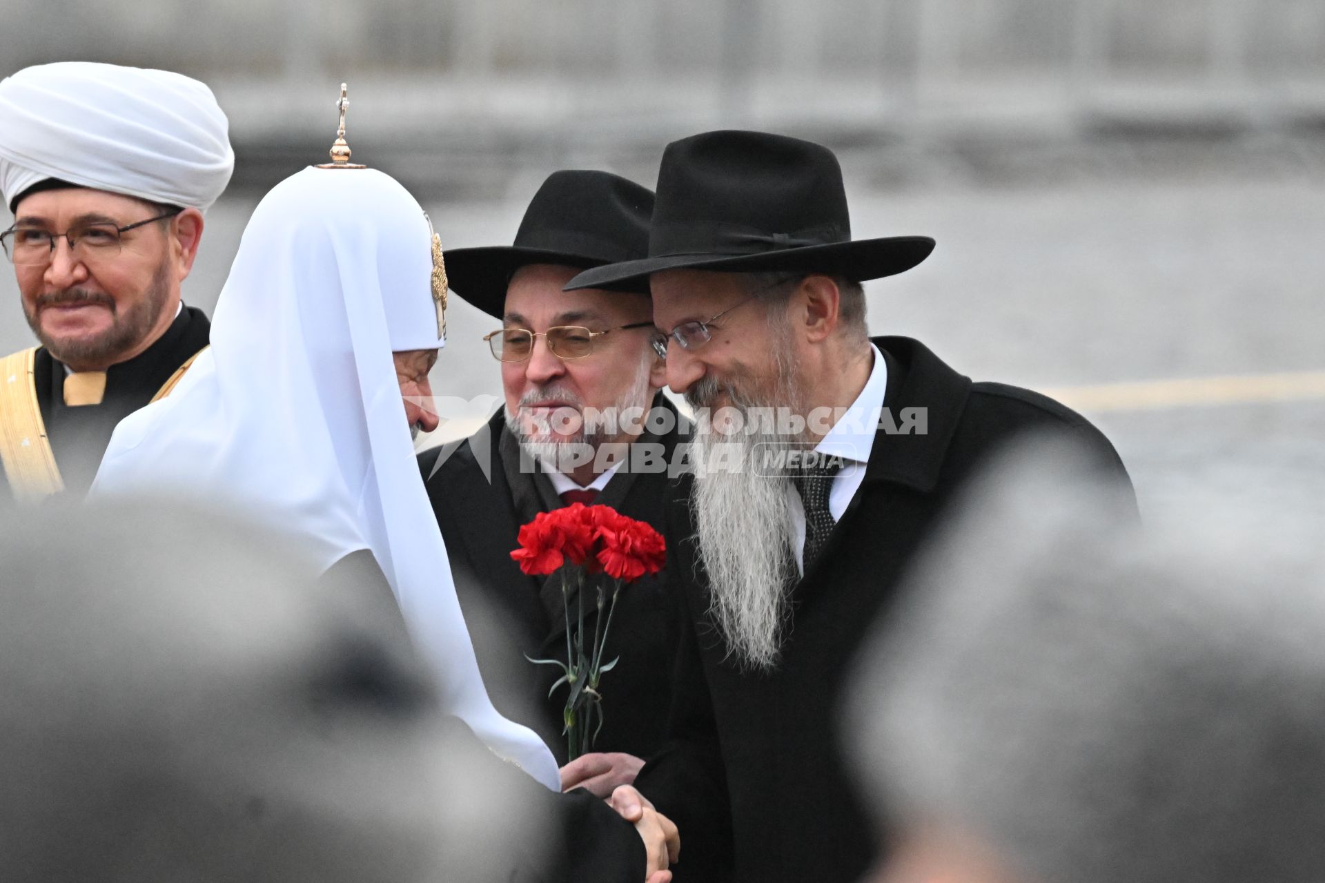 Возложение цветов к памятнику Минину и Пожарскому в Москве