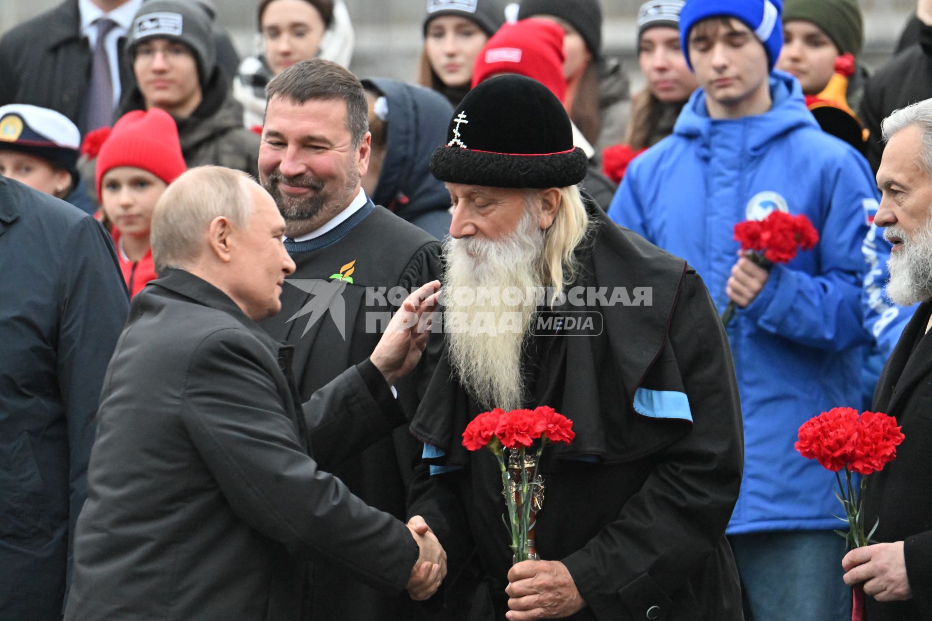 Возложение цветов к памятнику Минину и Пожарскому в Москве
