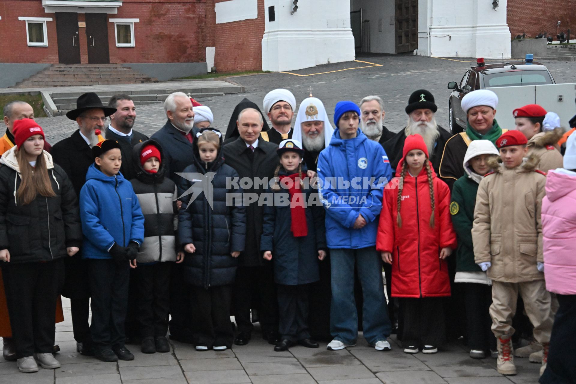 Возложение цветов к памятнику Минину и Пожарскому в Москве