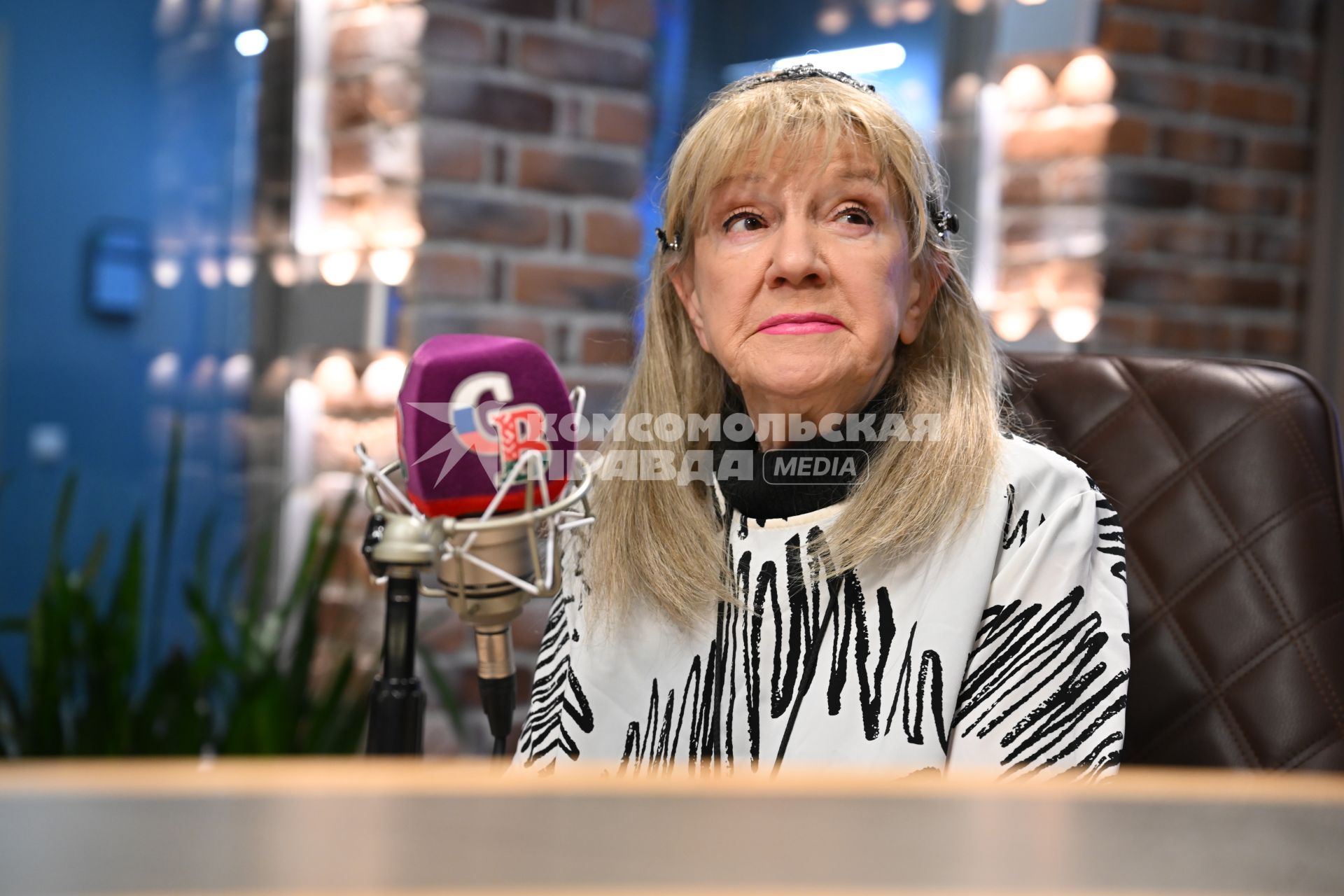 Певица Жанна Бичевская на радиостанции Комсомольская правда\"