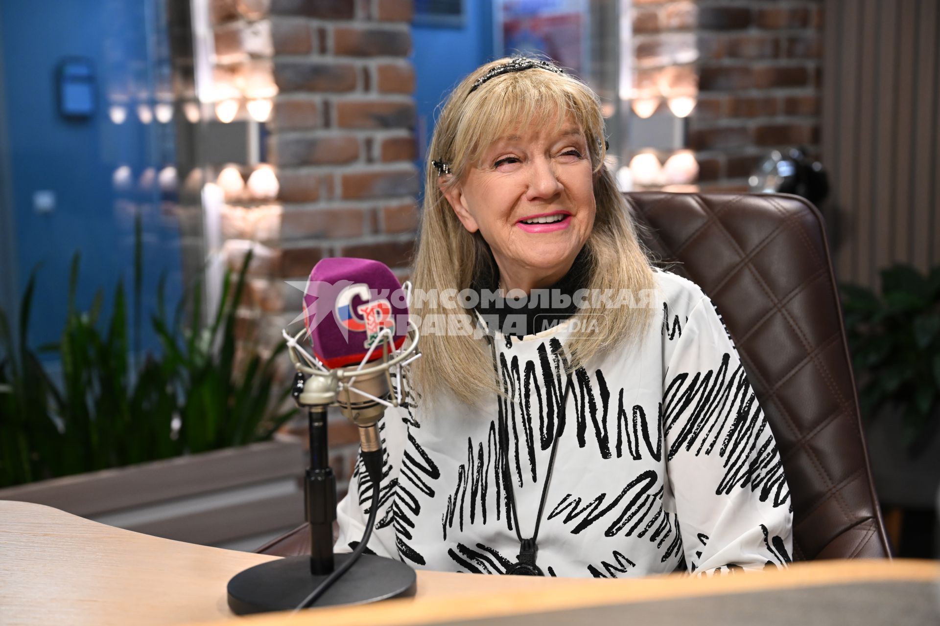 Певица Жанна Бичевская на радиостанции Комсомольская правда\"