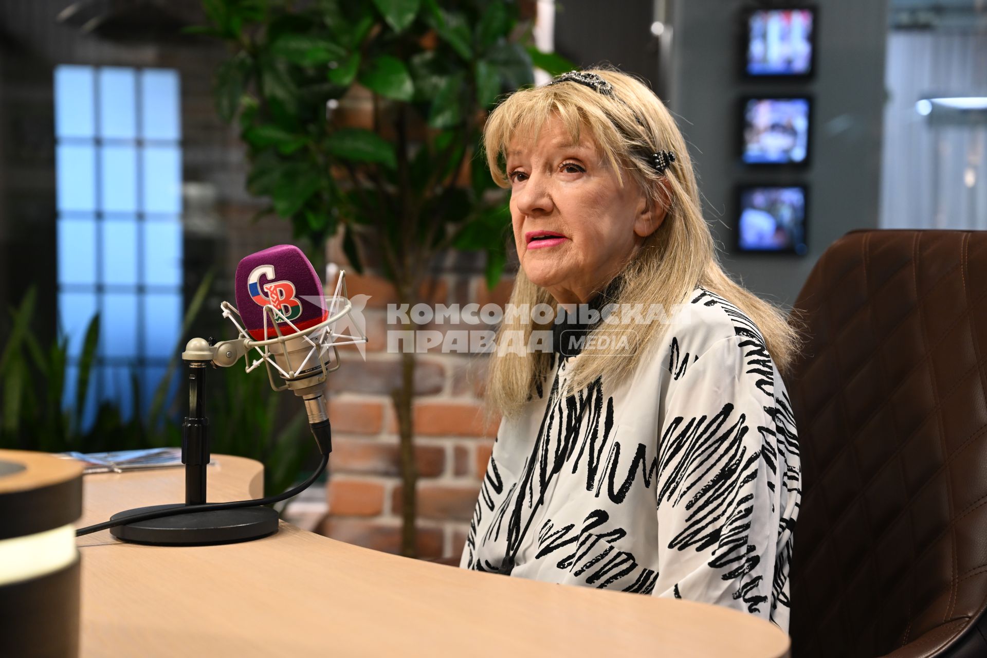 Певица Жанна Бичевская на радиостанции Комсомольская правда\"