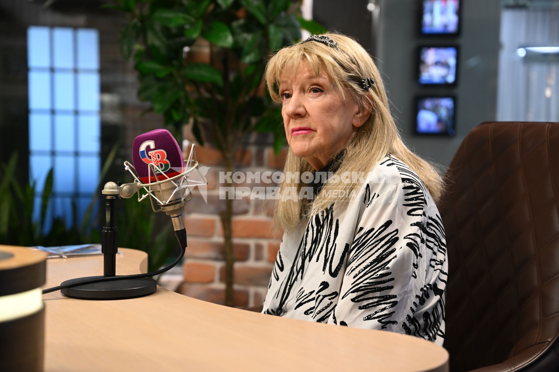 Певица Жанна Бичевская на радиостанции Комсомольская правда\"