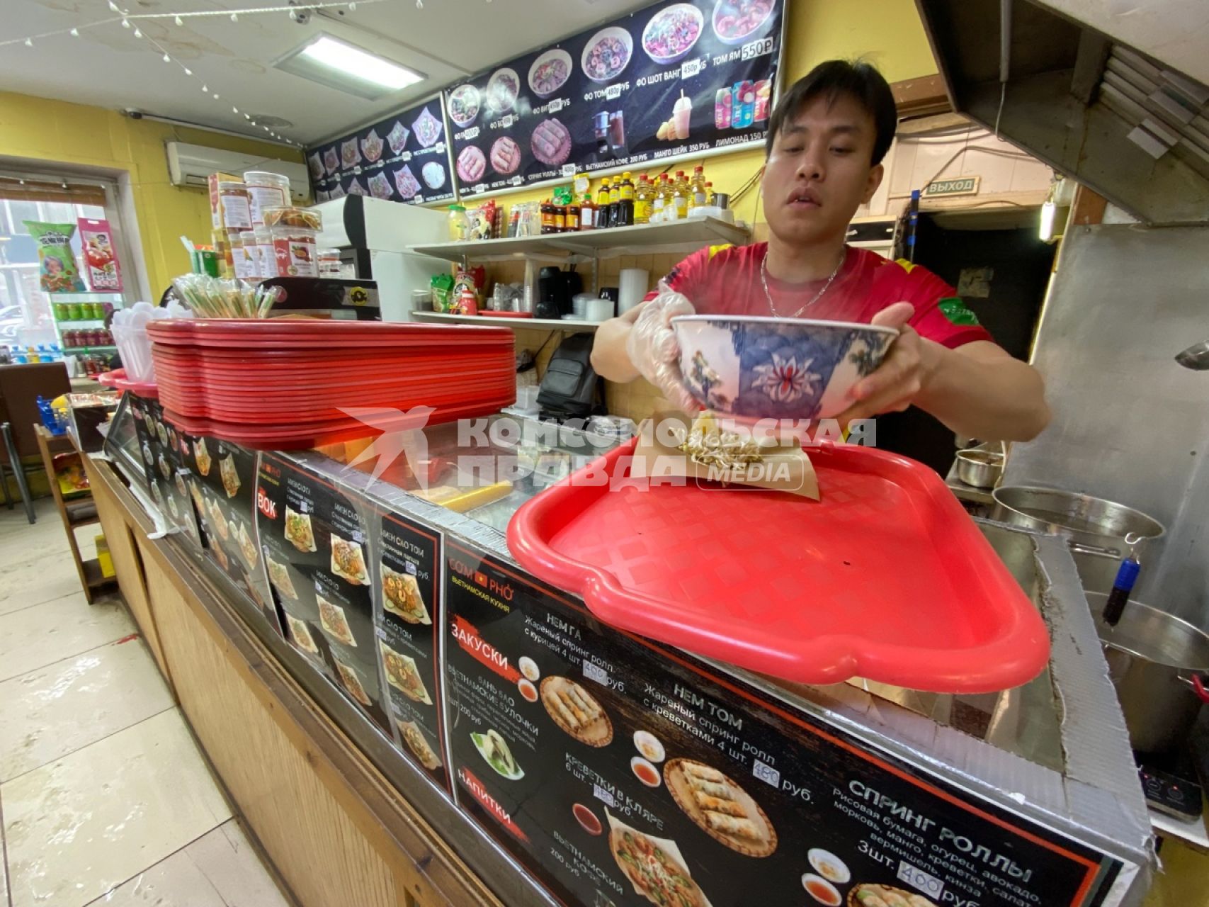 В Москве вьетнамцы открыли кафе в старом пазике