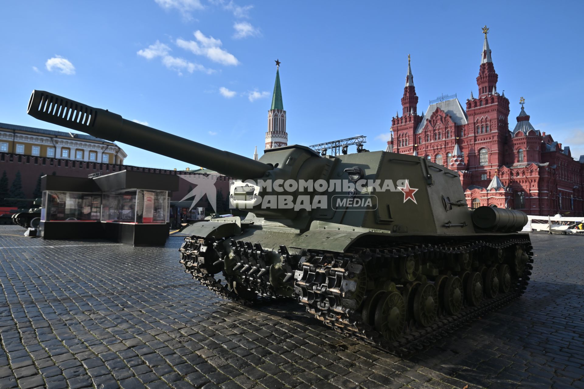 Выставка в честь 84-й годовщины парада 1941 г. на Красной площади