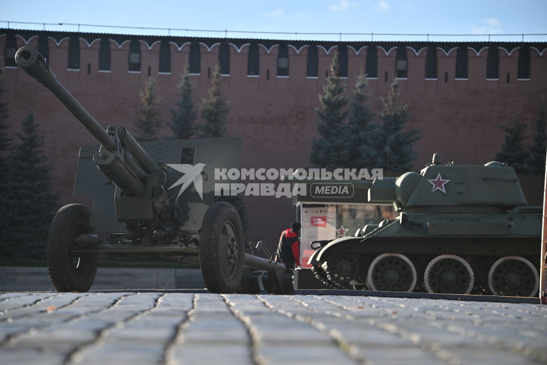 Выставка в честь 84-й годовщины парада 1941 г. на Красной площади