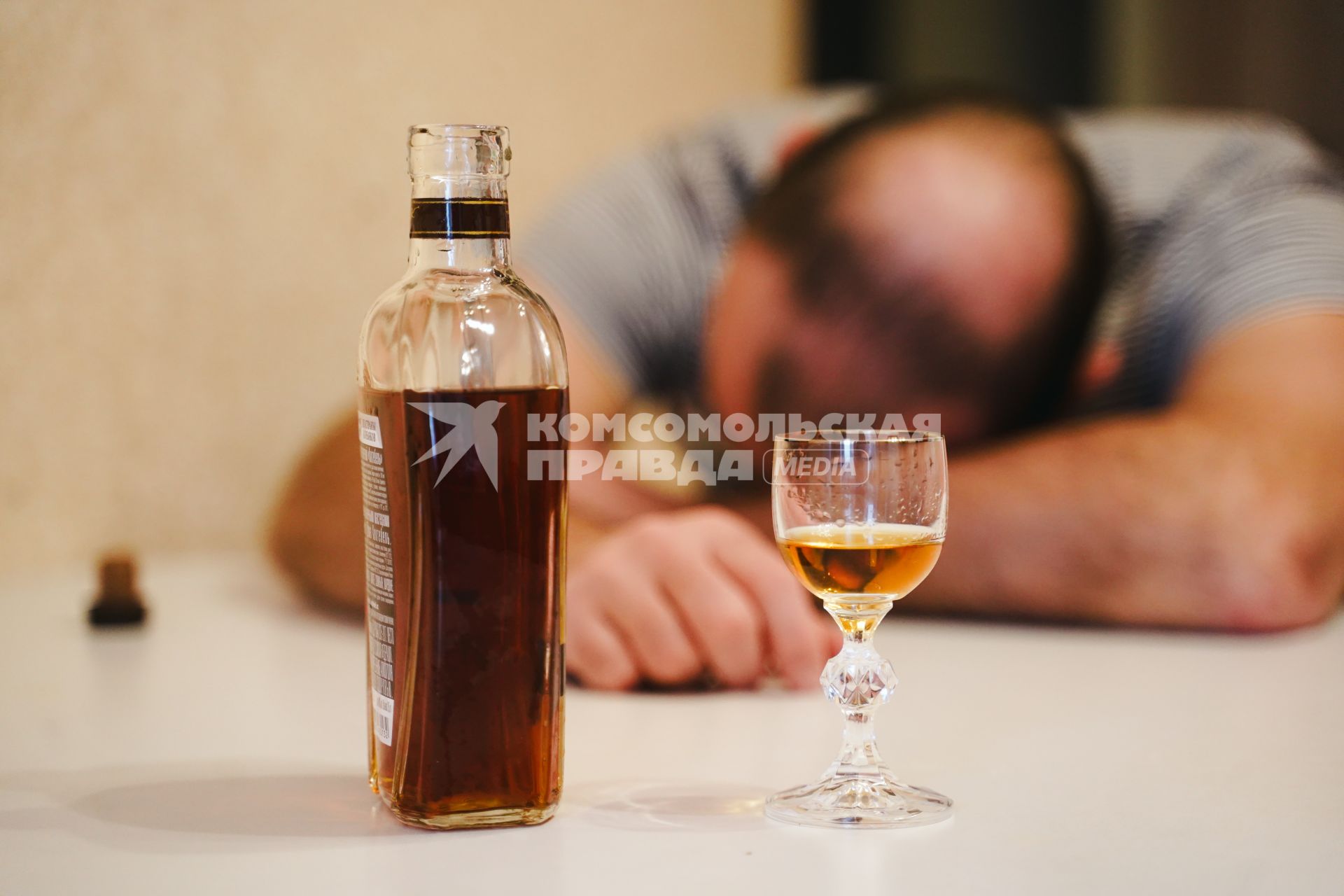 Постановочная съемка на тему алкоголя