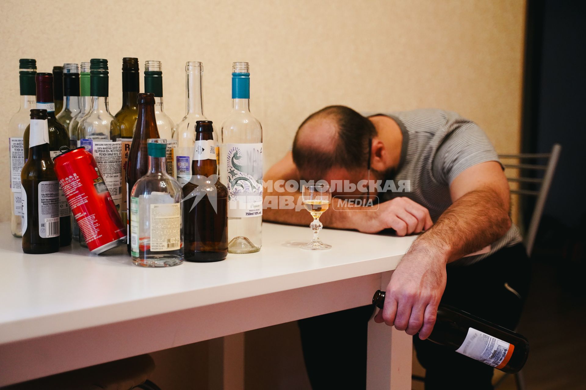 Постановочная съемка на тему алкоголя