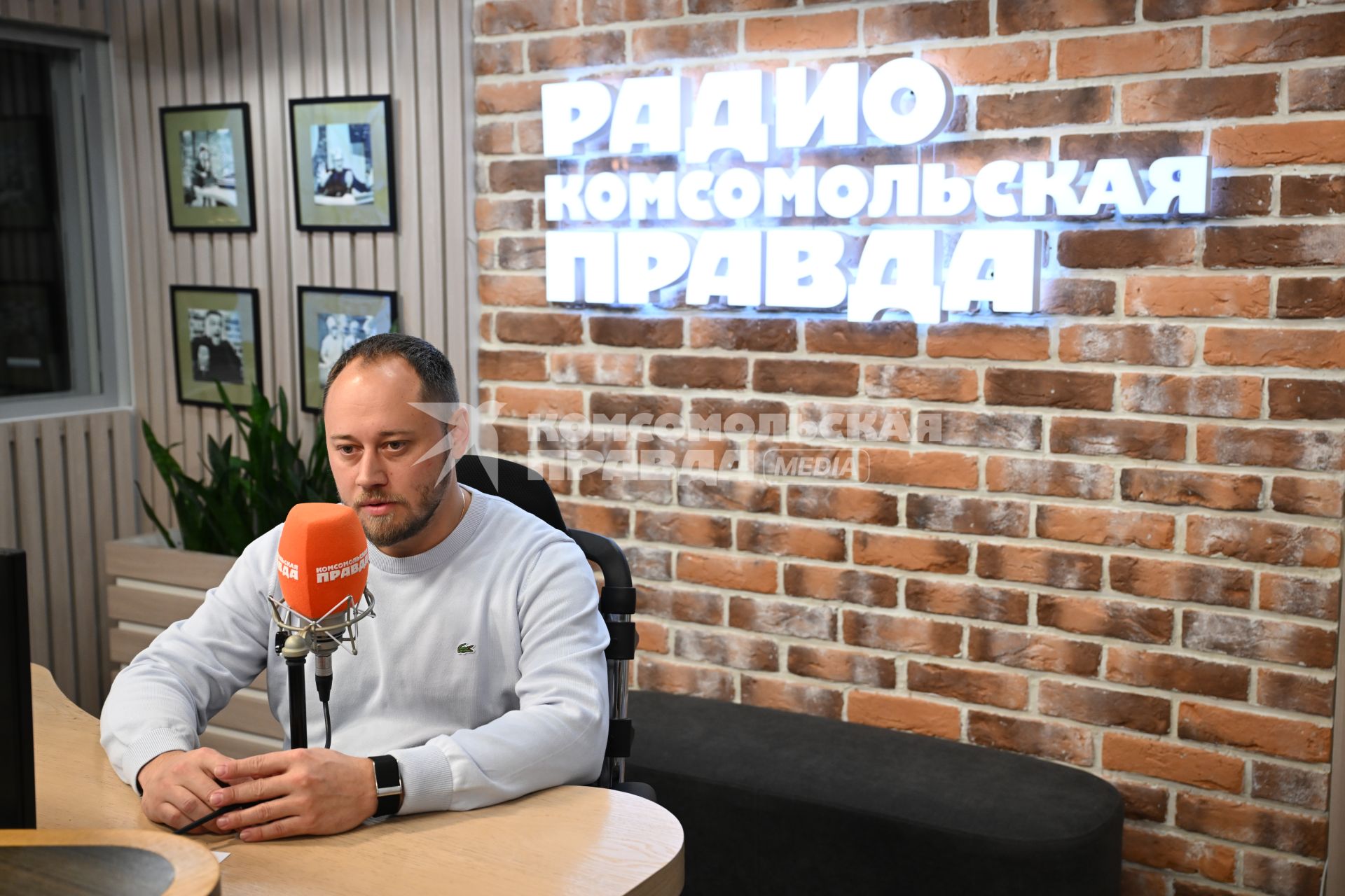 Артем Ткалин на радиостанции Комсомольская правда\"