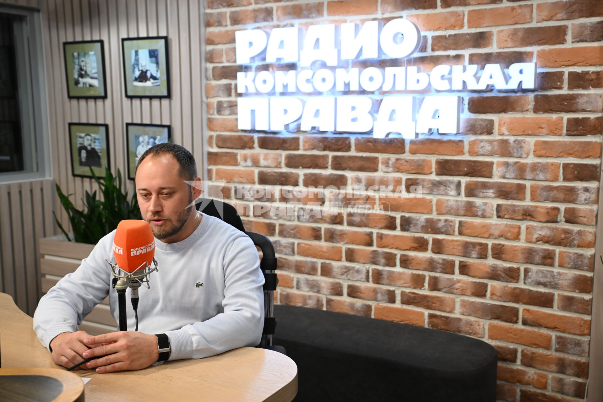 Артем Ткалин на радиостанции Комсомольская правда\"