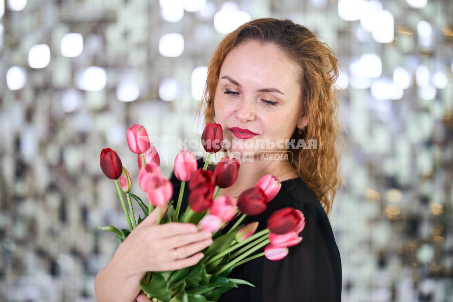 Девушка с цветами