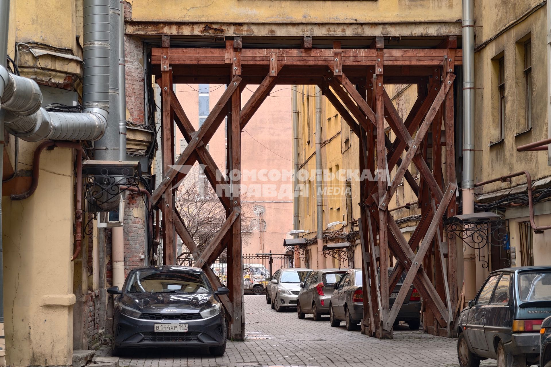 Аварийный жилой дом в Петербурге