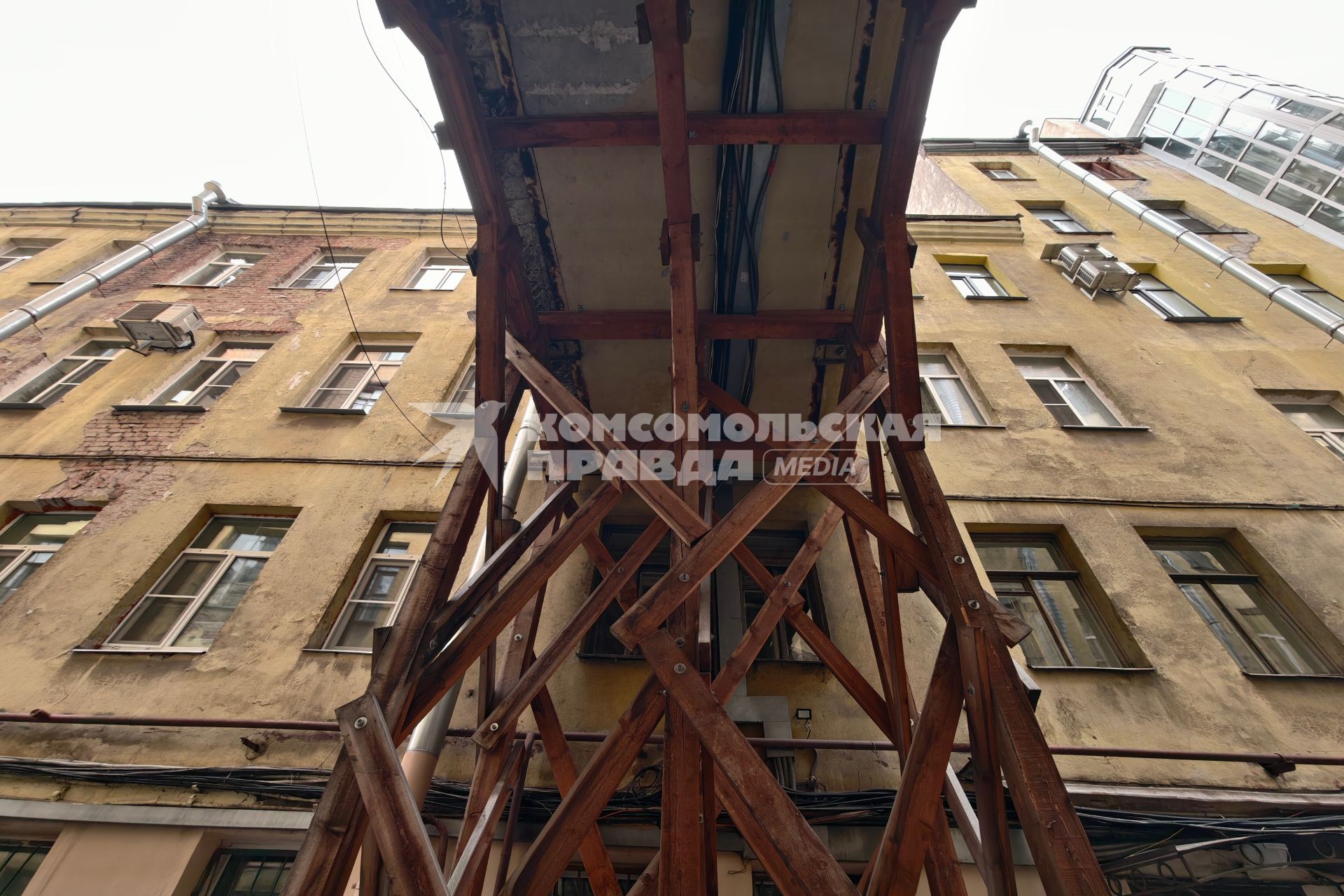 Аварийный жилой дом в Петербурге