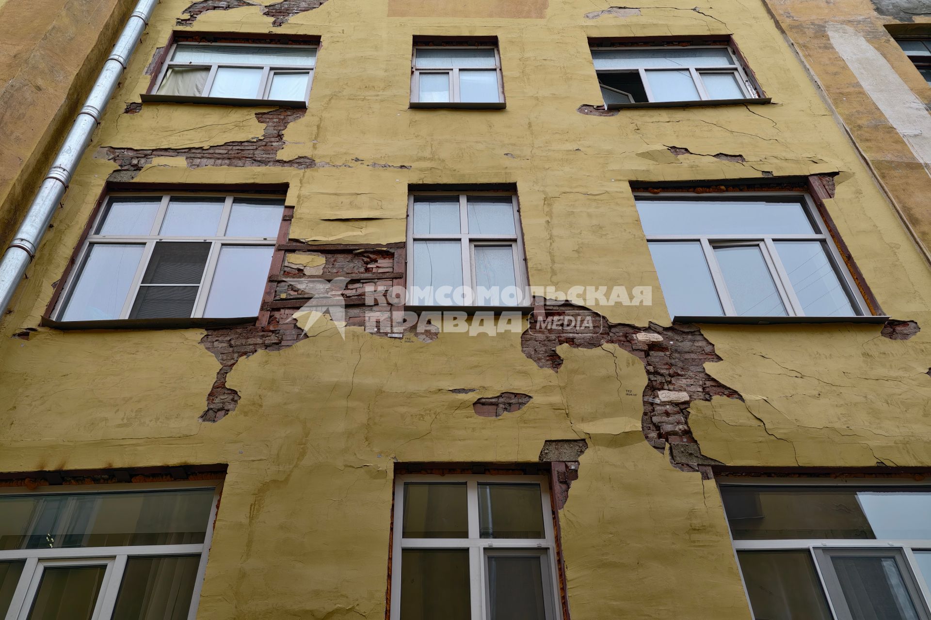 Аварийный жилой дом в Петербурге