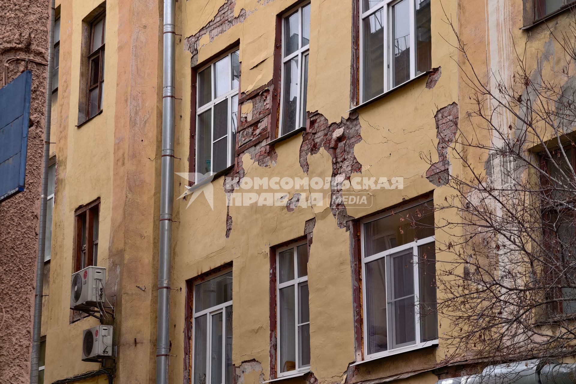 Аварийный жилой дом в Петербурге