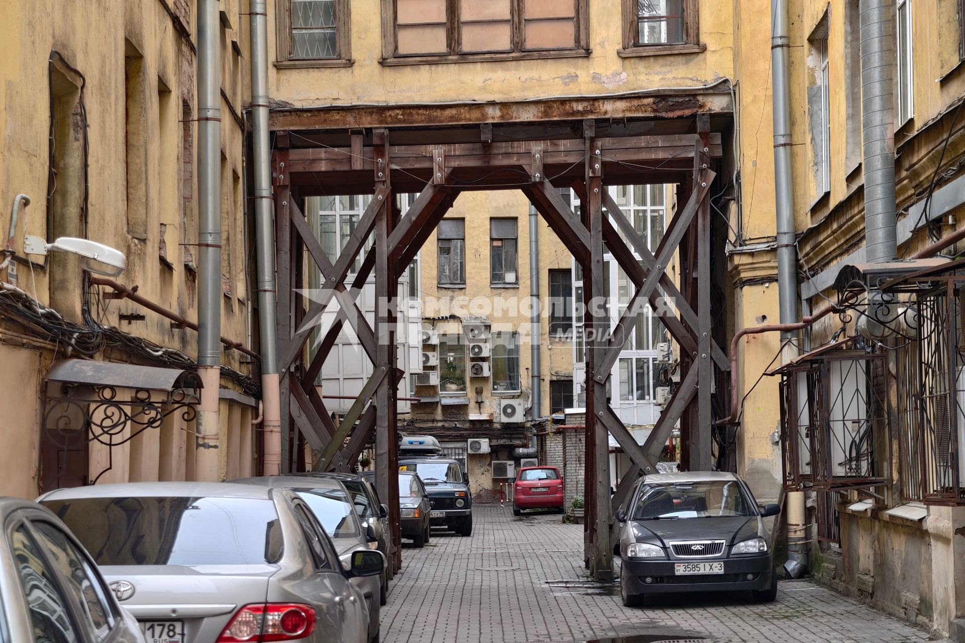 Аварийный жилой дом в Петербурге