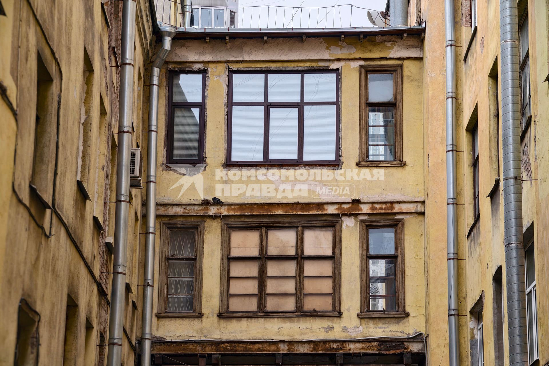 Аварийный жилой дом в Петербурге