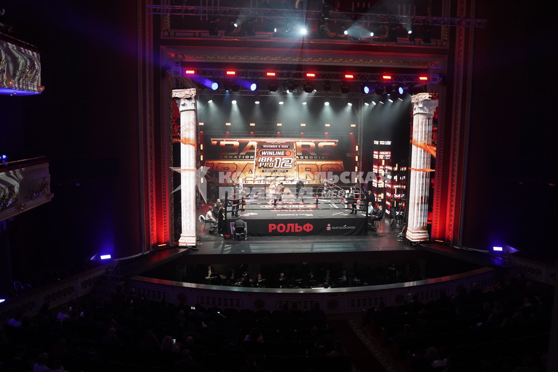 Боксерский турнир \"IBA.PRO 12\" в Самарском театре оперы и балета