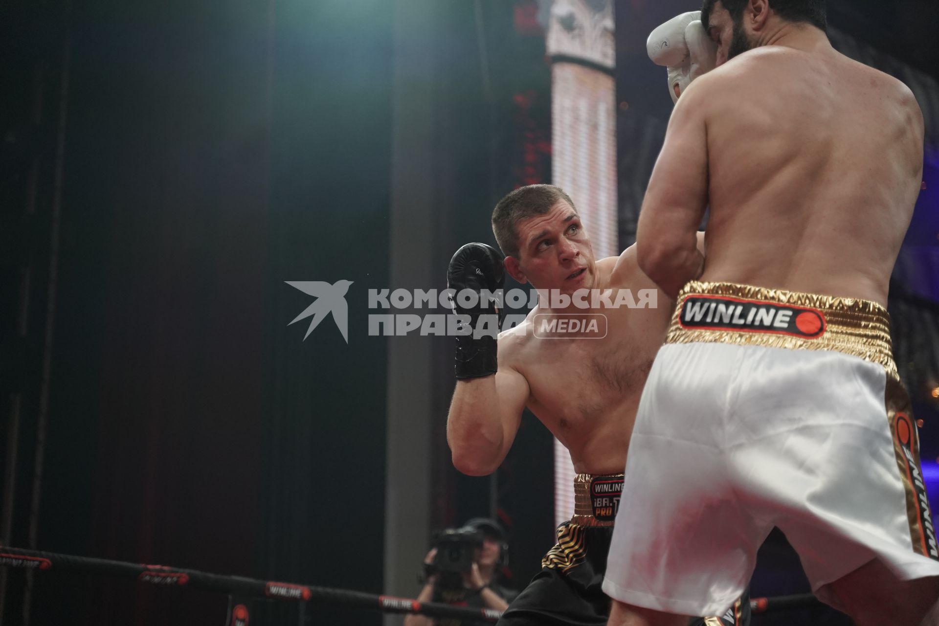 Боксерский турнир \"IBA.PRO 12\" в Самарском театре оперы и балета