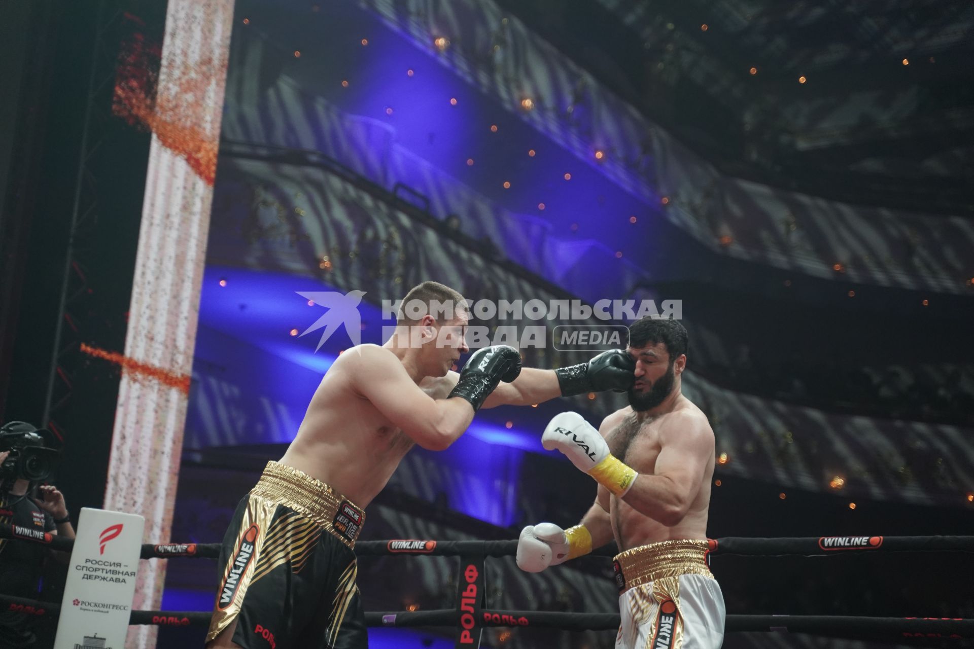Боксерский турнир \"IBA.PRO 12\" в Самарском театре оперы и балета