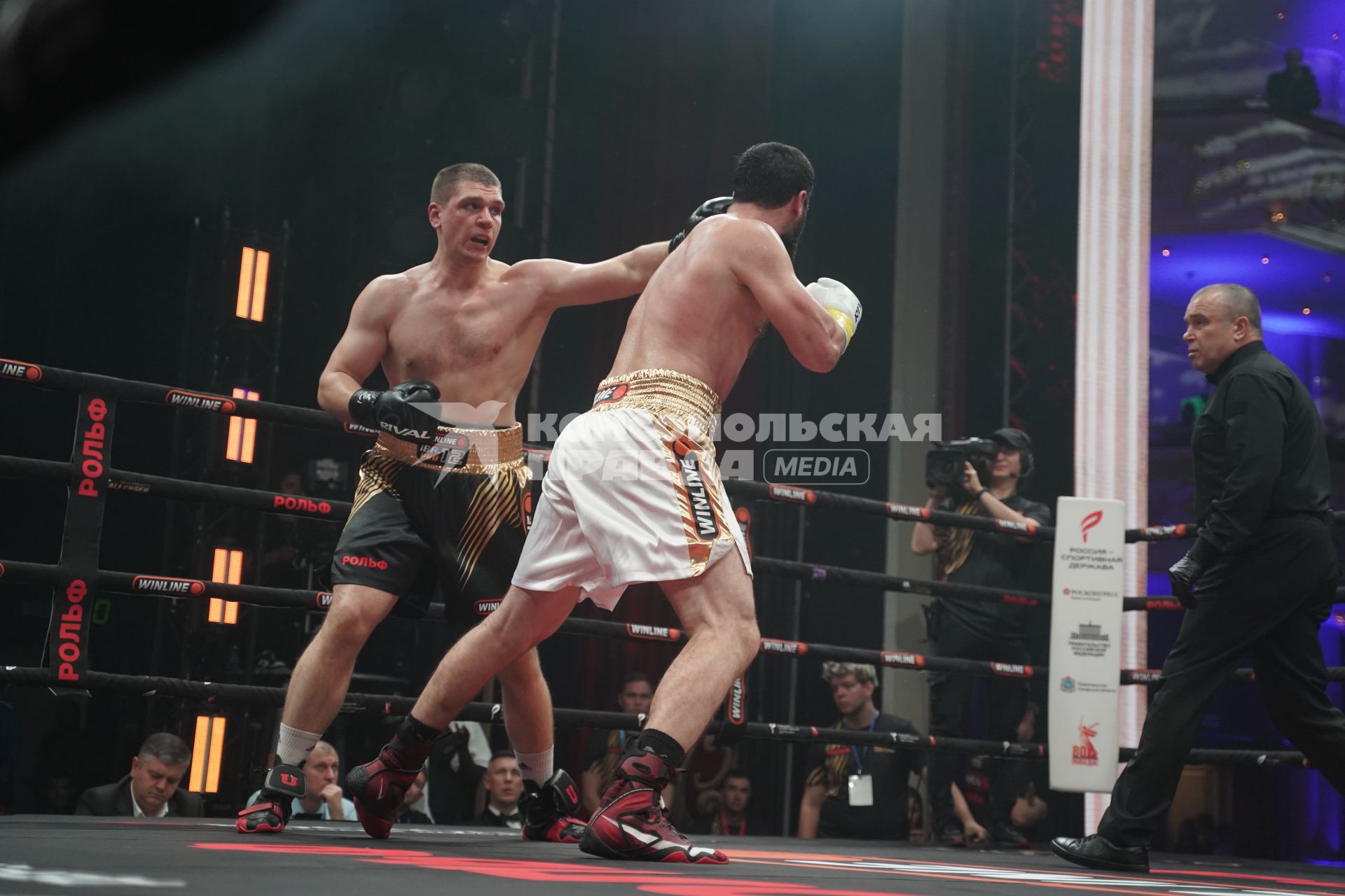 Боксерский турнир \"IBA.PRO 12\" в Самарском театре оперы и балета