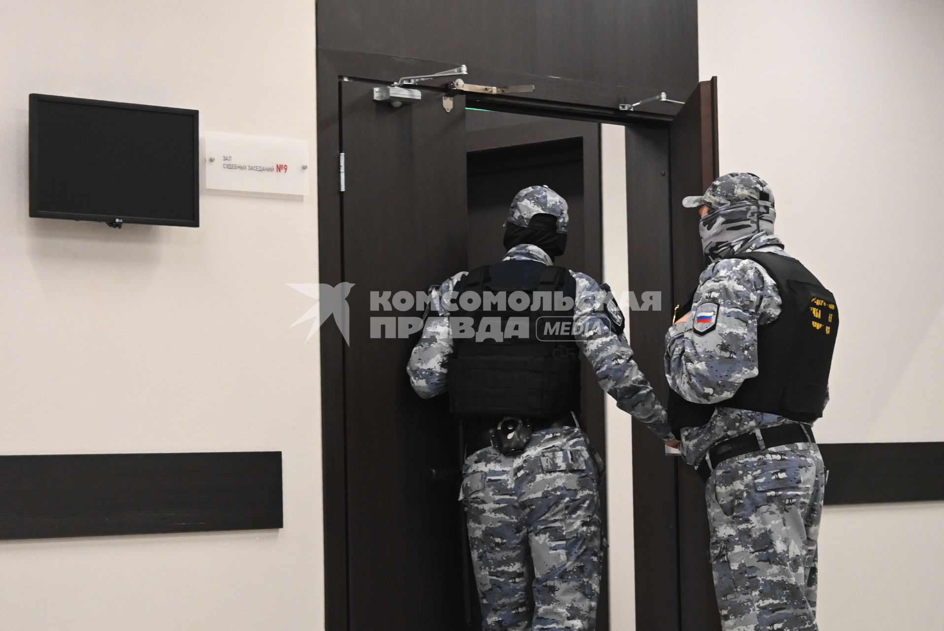 Судебные приставы