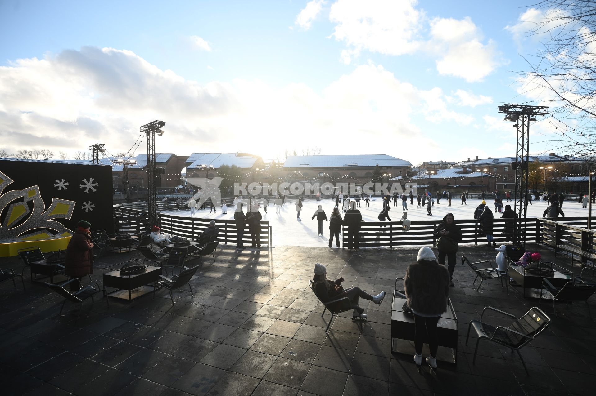 Первый каток в Петербурге начал работать в Новой Голландии