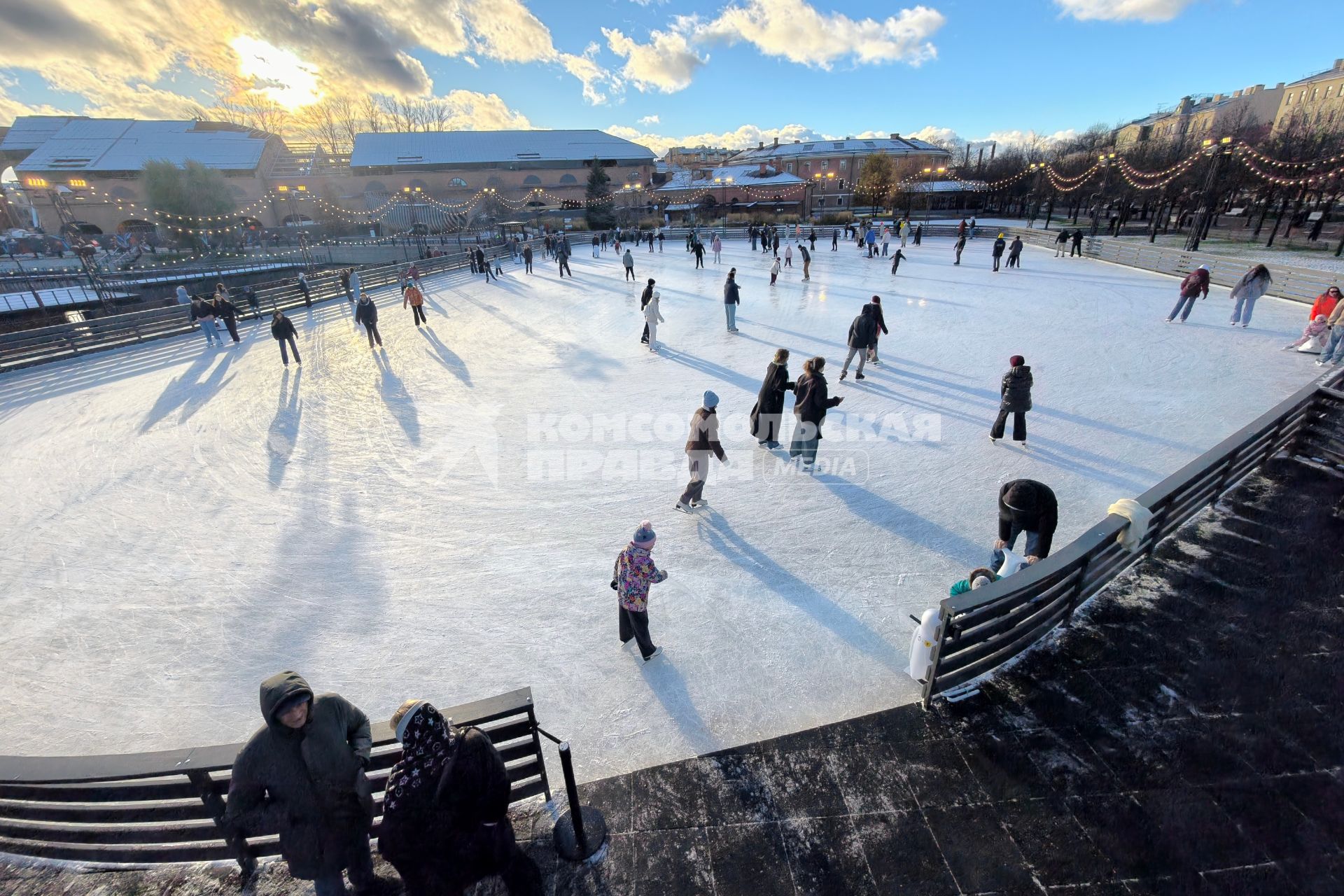 Первый каток в Петербурге начал работать в Новой Голландии