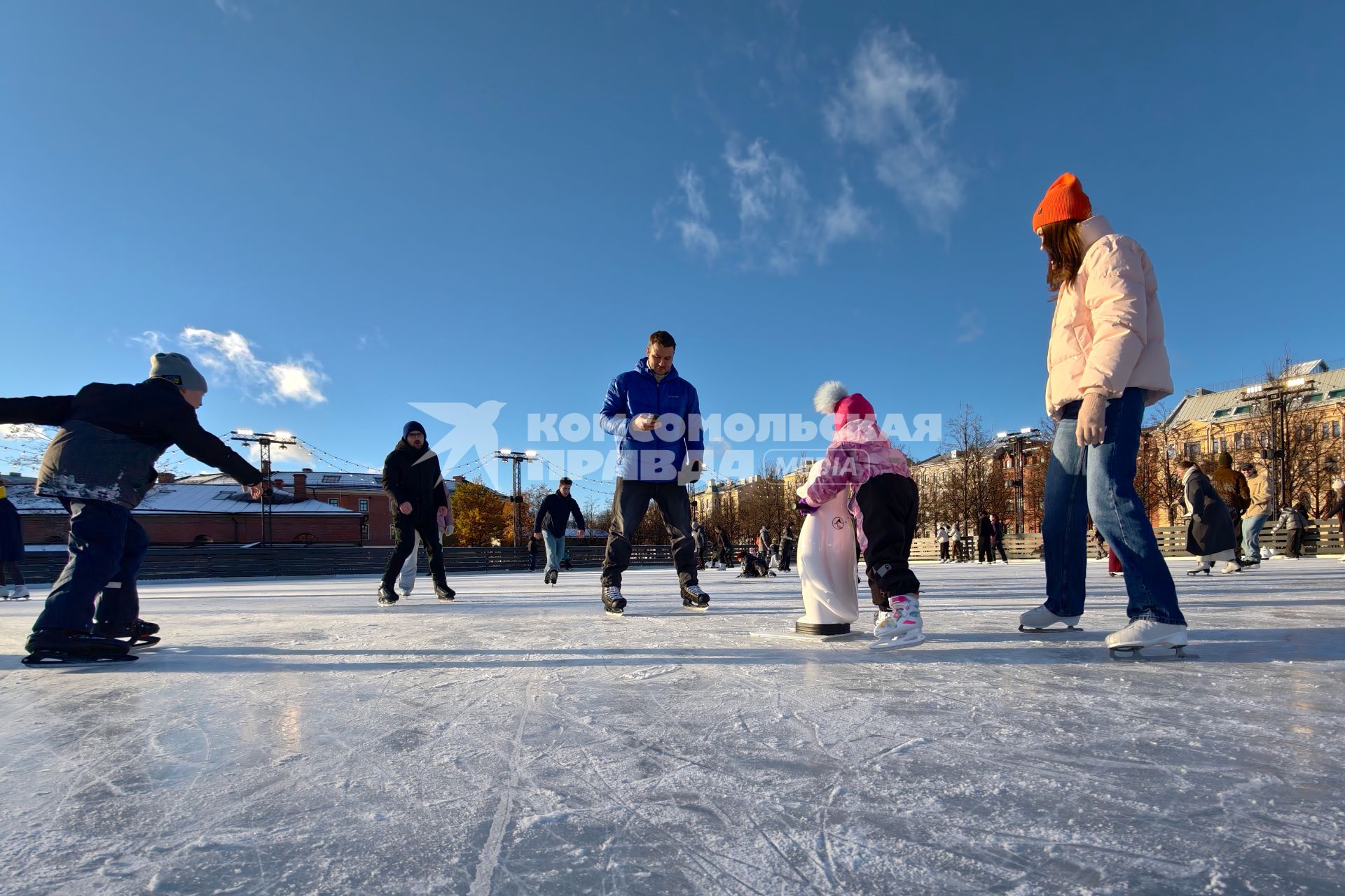 Первый каток в Петербурге начал работать в Новой Голландии