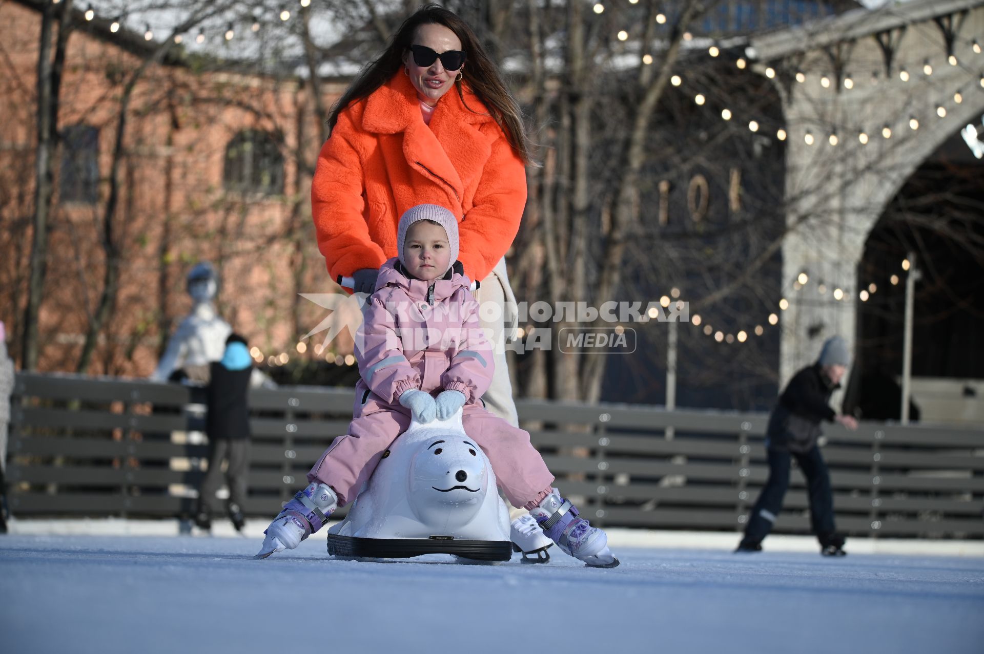 Первый каток в Петербурге начал работать в Новой Голландии