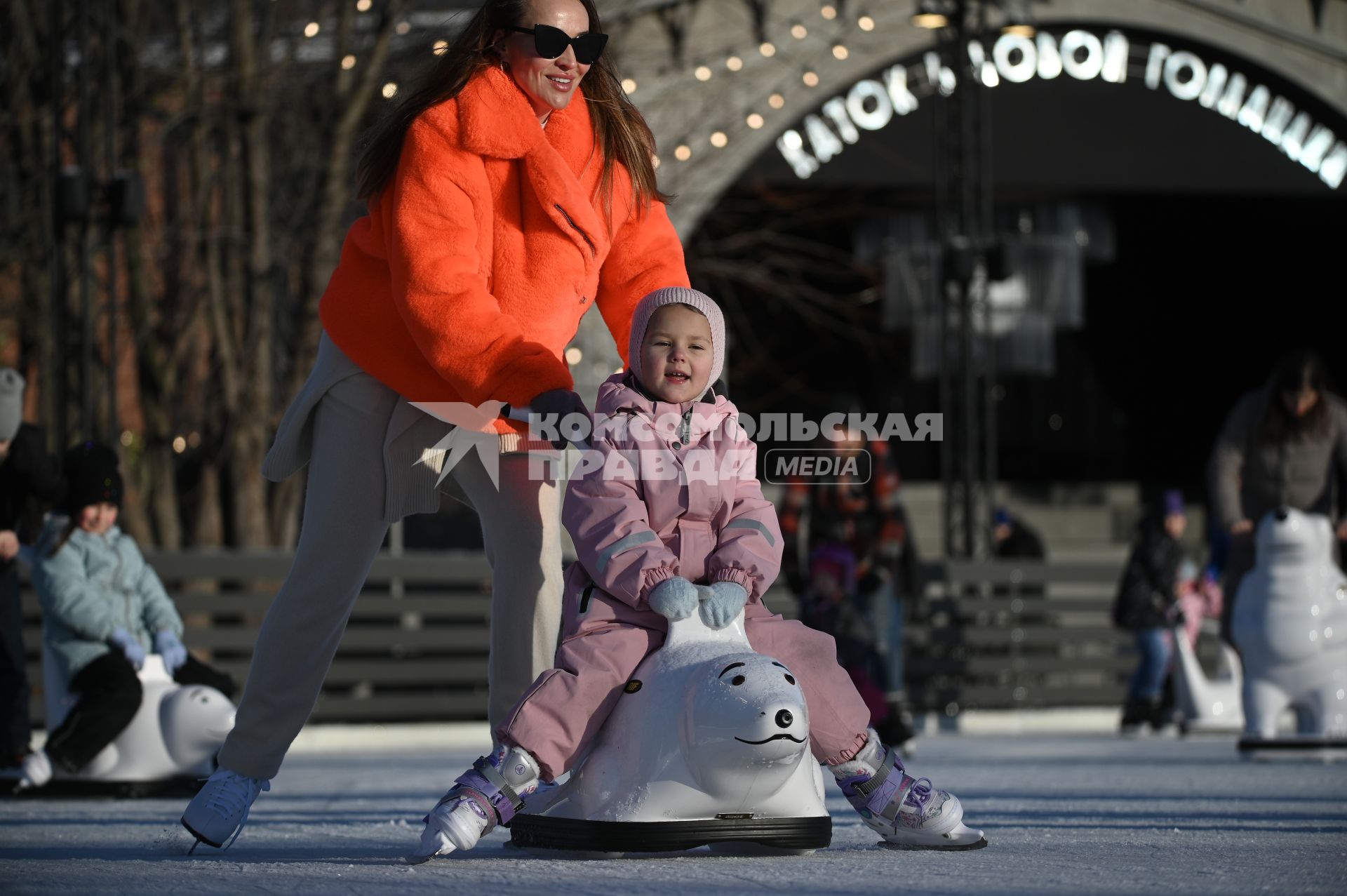 Первый каток в Петербурге начал работать в Новой Голландии