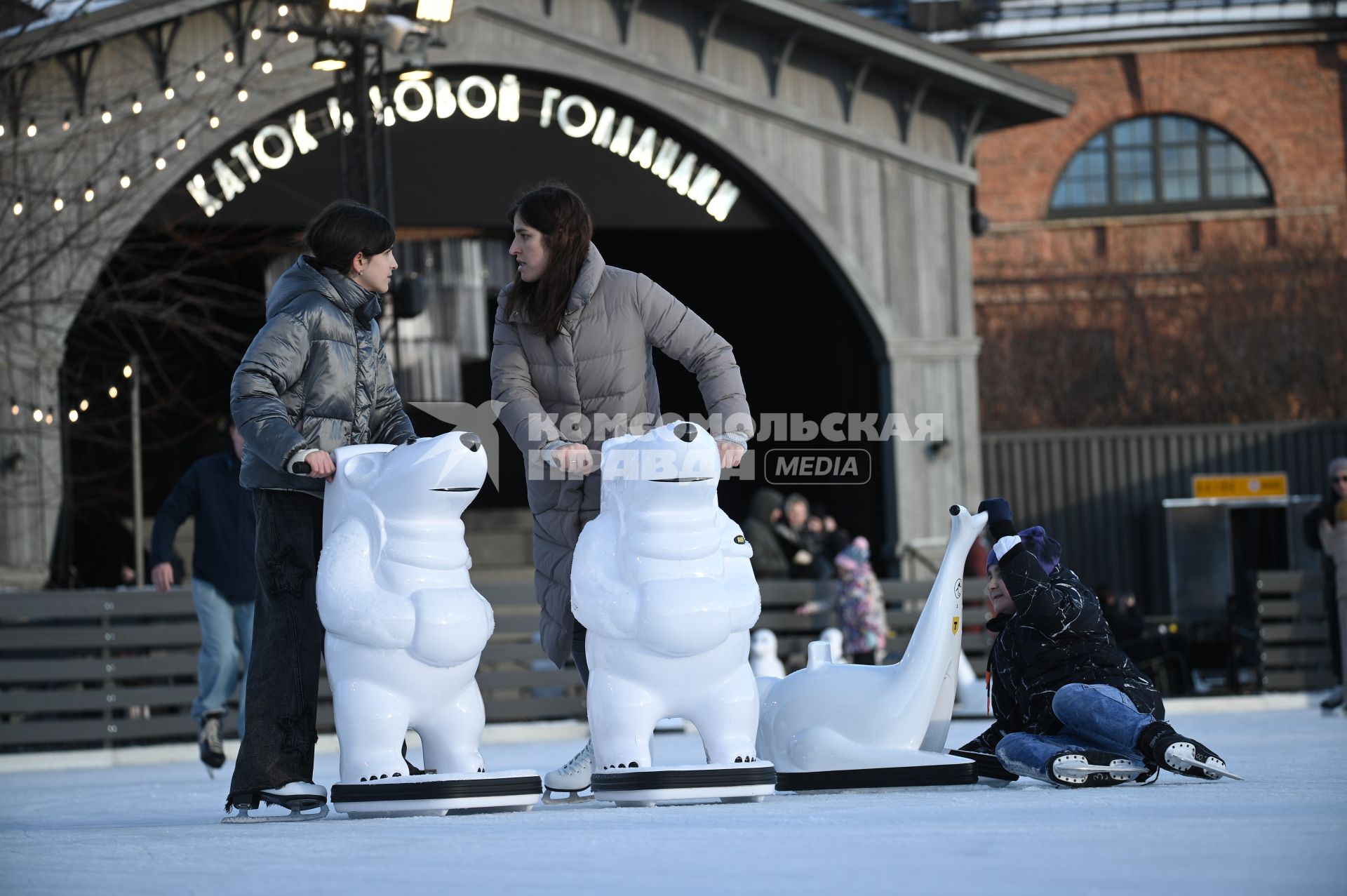 Первый каток в Петербурге начал работать в Новой Голландии