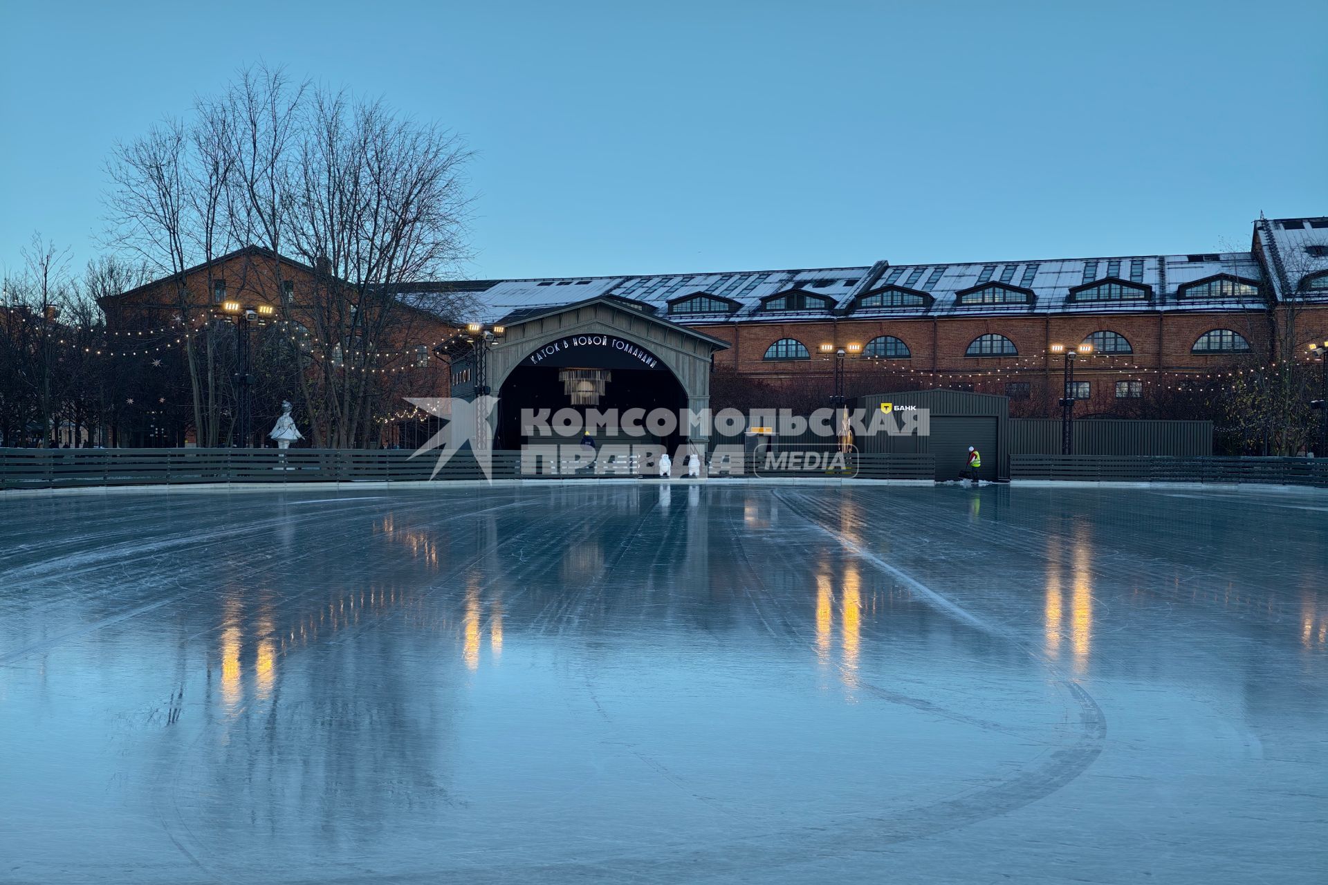 Первый каток в Петербурге начал работать в Новой Голландии